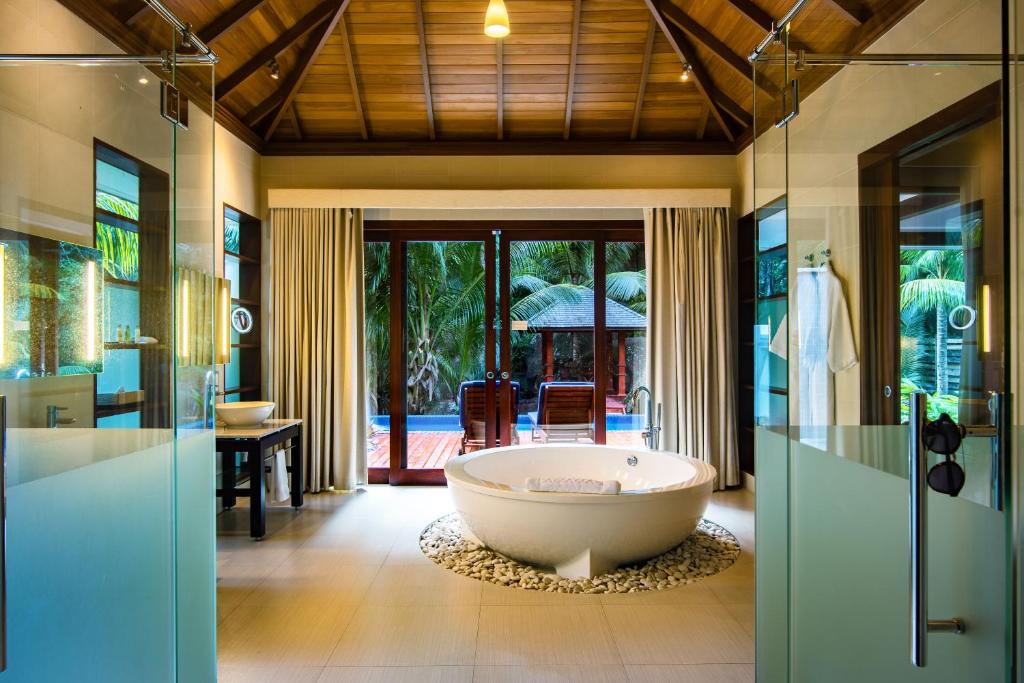 Фото отеля Hilton Seychelles Labriz Resort & Spa (ex. Labriz Silhouette Seychelles)