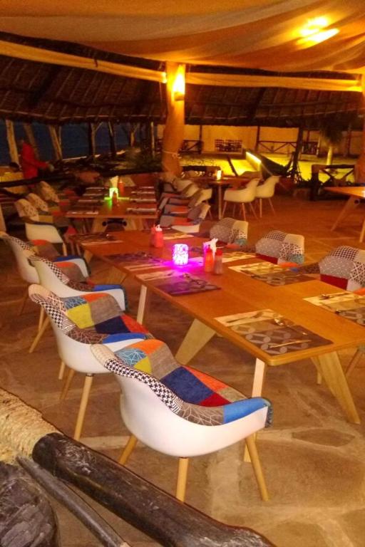 Bahari Dhow Beach Villas Кенія ціни