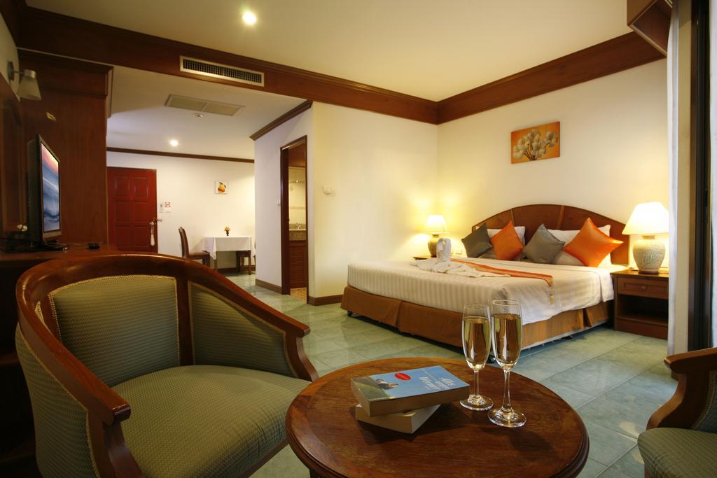 Jiraporn Hill Resort price