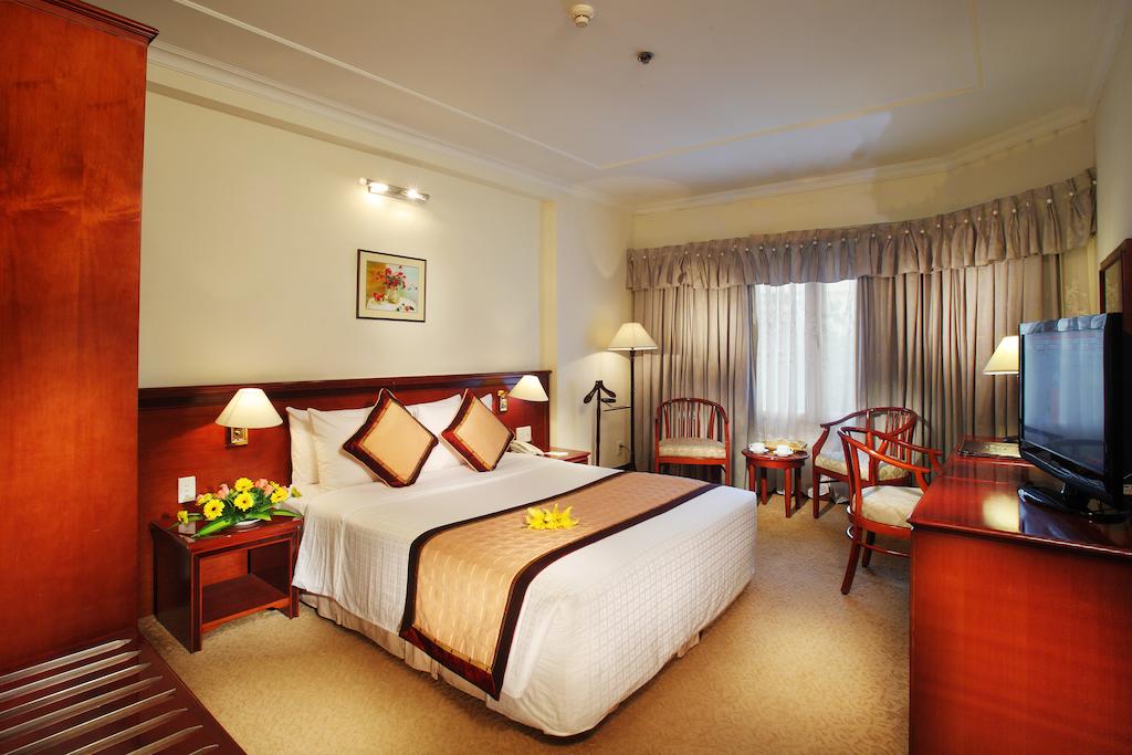 Гарячі тури в готель First Hotel Хошимін (Сайгон) В'єтнам
