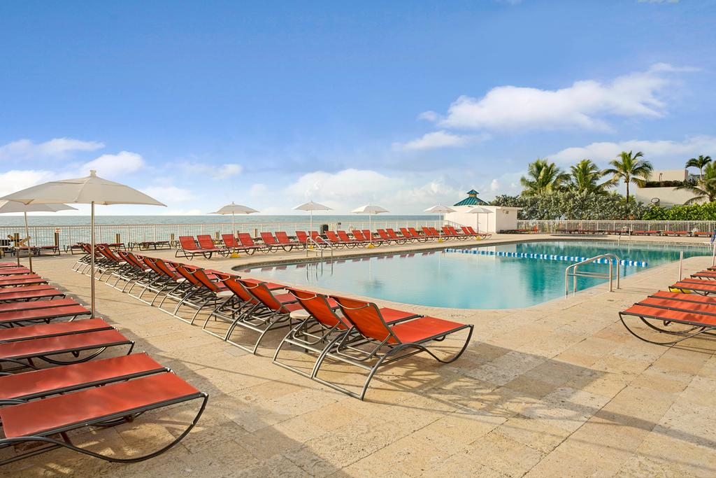 Marco Polo Beach Resort a Ramada Plaza, Майами, фотографии туров