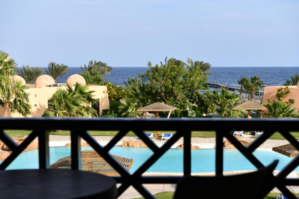 Відпочинок в готелі Wadi Lahmy Azur Resort