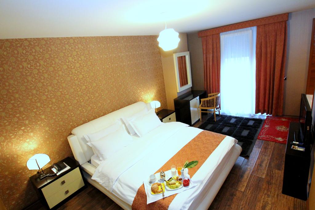 Hotel White Dream, Тирана, Албанія, фотографії турів