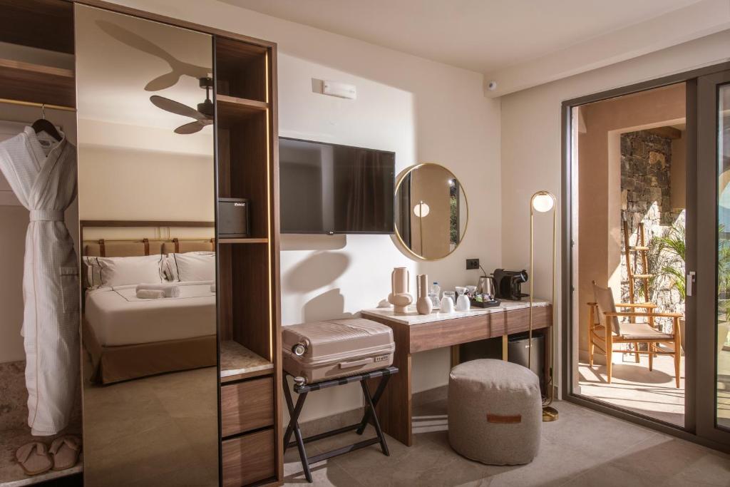 Цены в отеле Elounda Infinity Exclusive Resort & Spa (Adults Only)