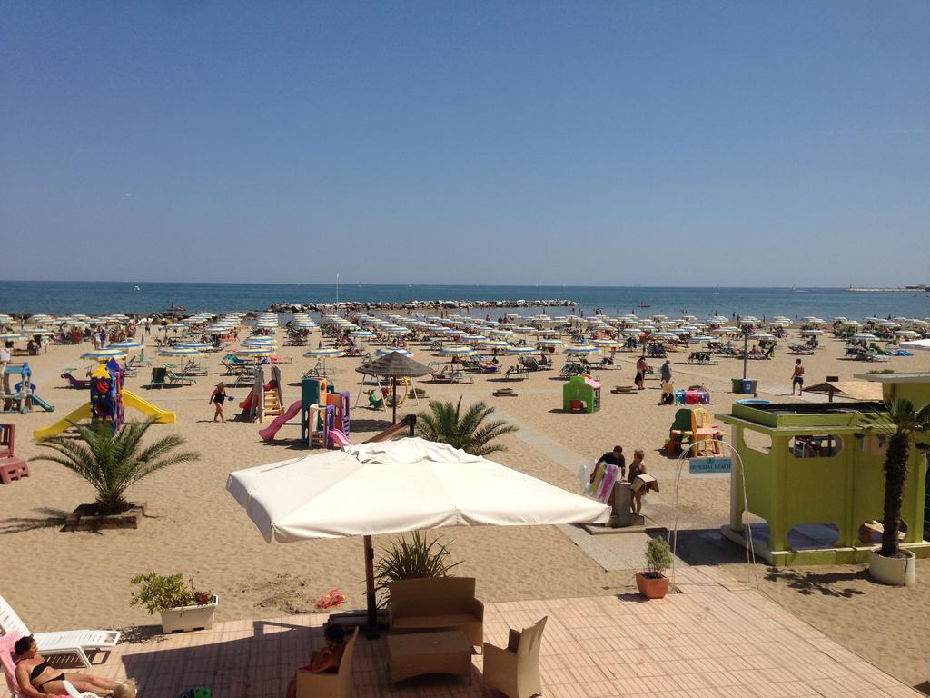 Wakacje hotelowe Imperial Beach (Rimini)