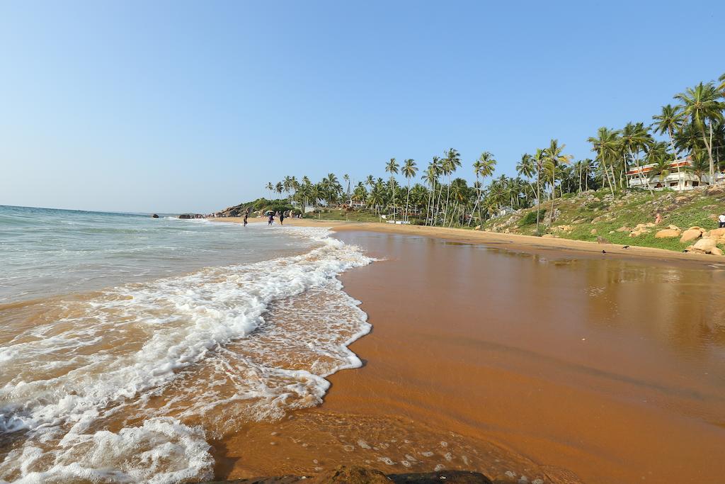 Samudra Theeram Beach фото туристов