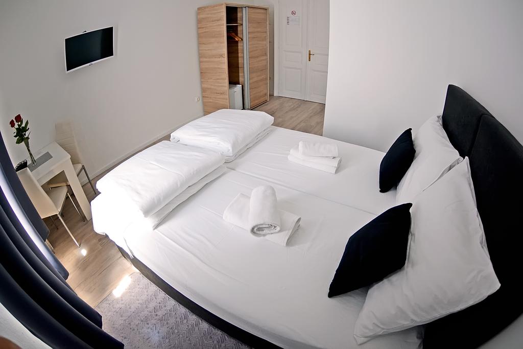 Відпочинок в готелі Virtus Apartments And Rooms