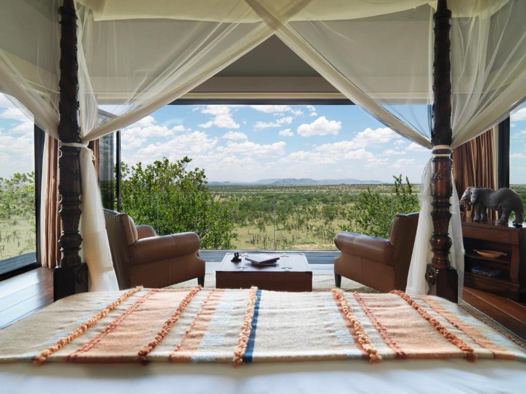 Відпочинок в готелі Four Seasons Safari Lodge Національний парк Серенгеті Танзанія