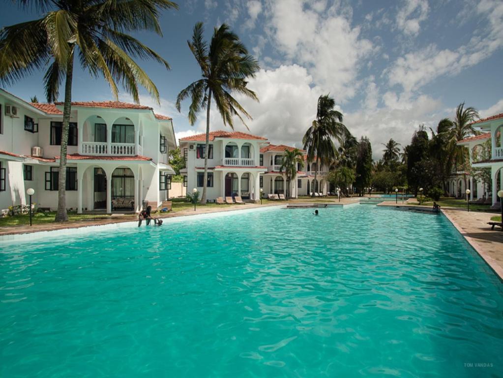 Гарячі тури в готель Bahari Dhow Beach Villas Момбаса