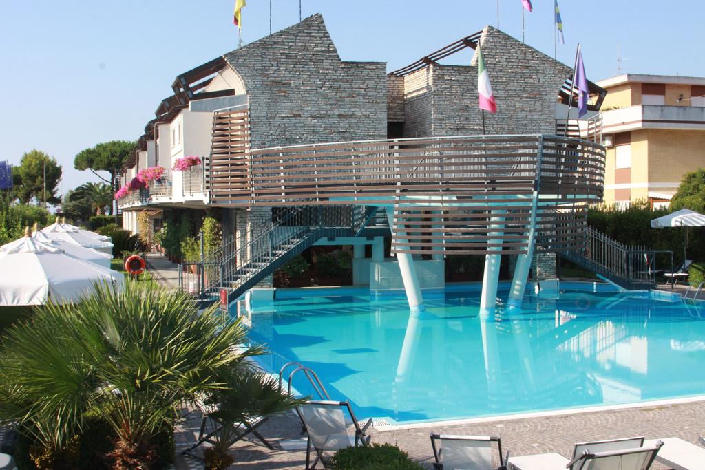 Горящие туры в отель Poseidon Hotel Terracina Террачина Италия