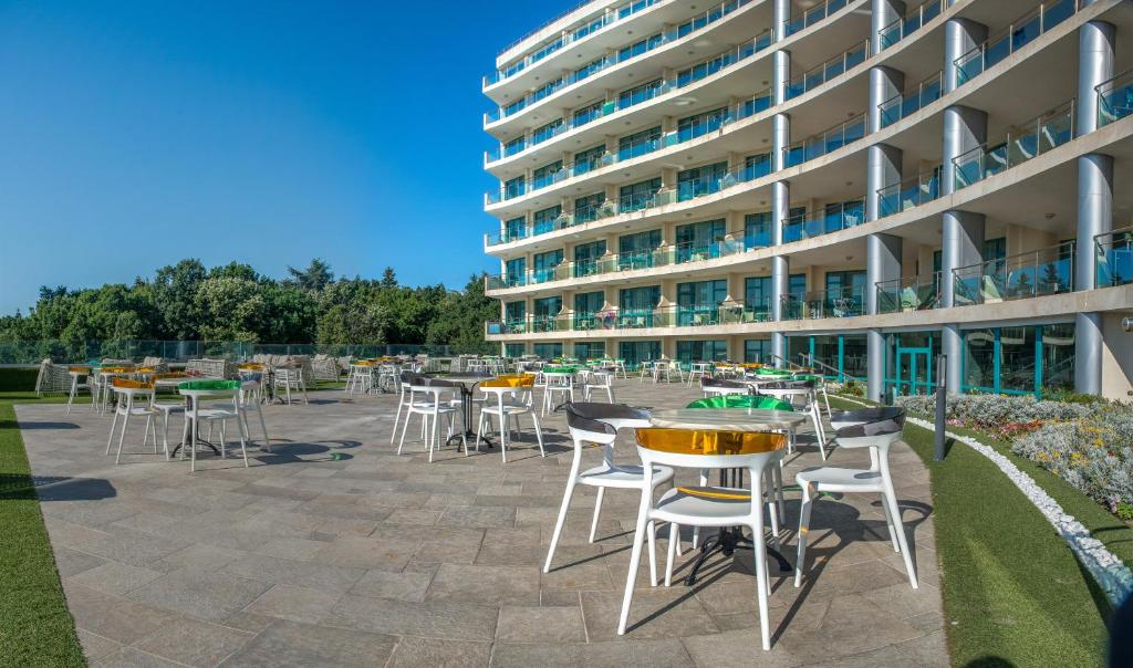 Hotel, Marina Grand Beach