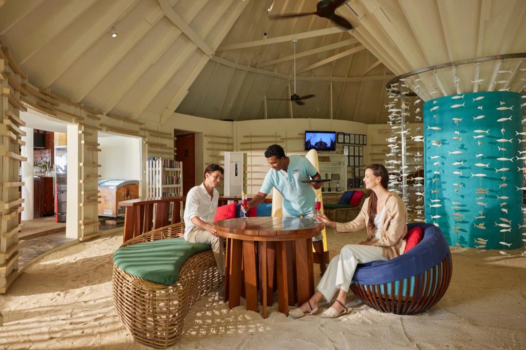 Centara Ras Fushi Resort & Spa (Adults Only 12+), Malediwy, Północny Atol Male, wakacje, zdjęcia i recenzje