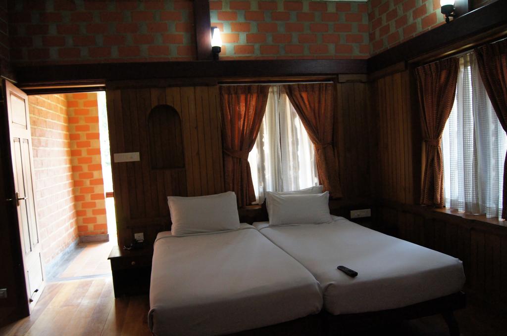 Відгуки про готелі Gods Own Country Ayurveda Resort
