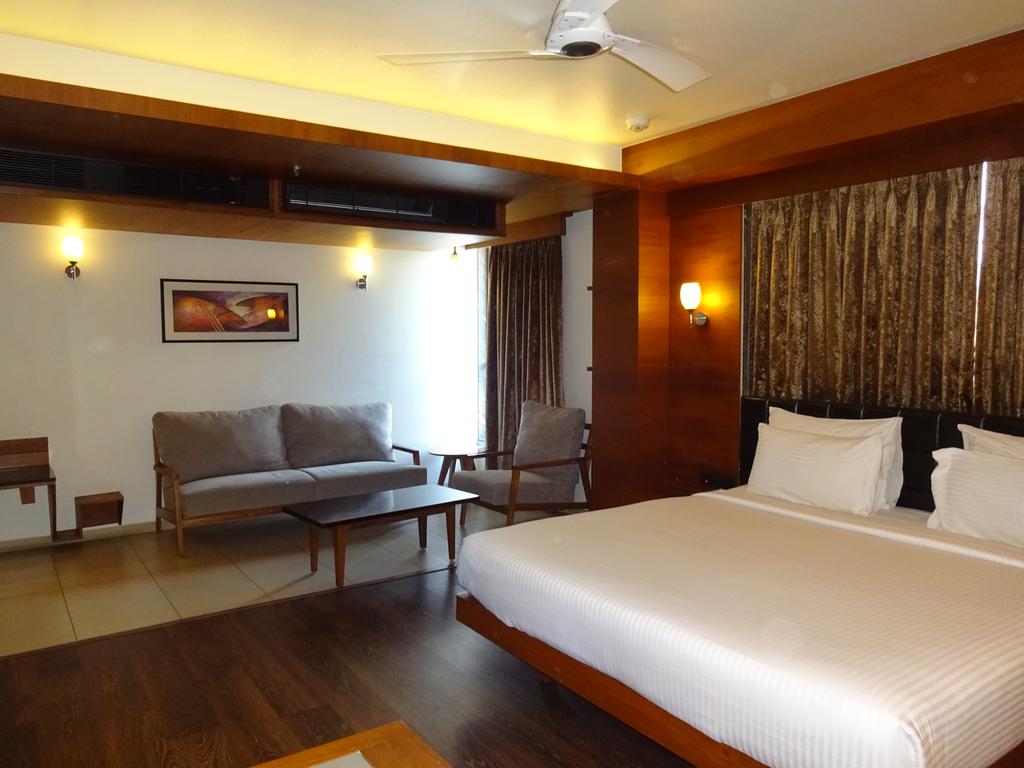Фото готелю Hotel Cosmopolitan Ahmedabad