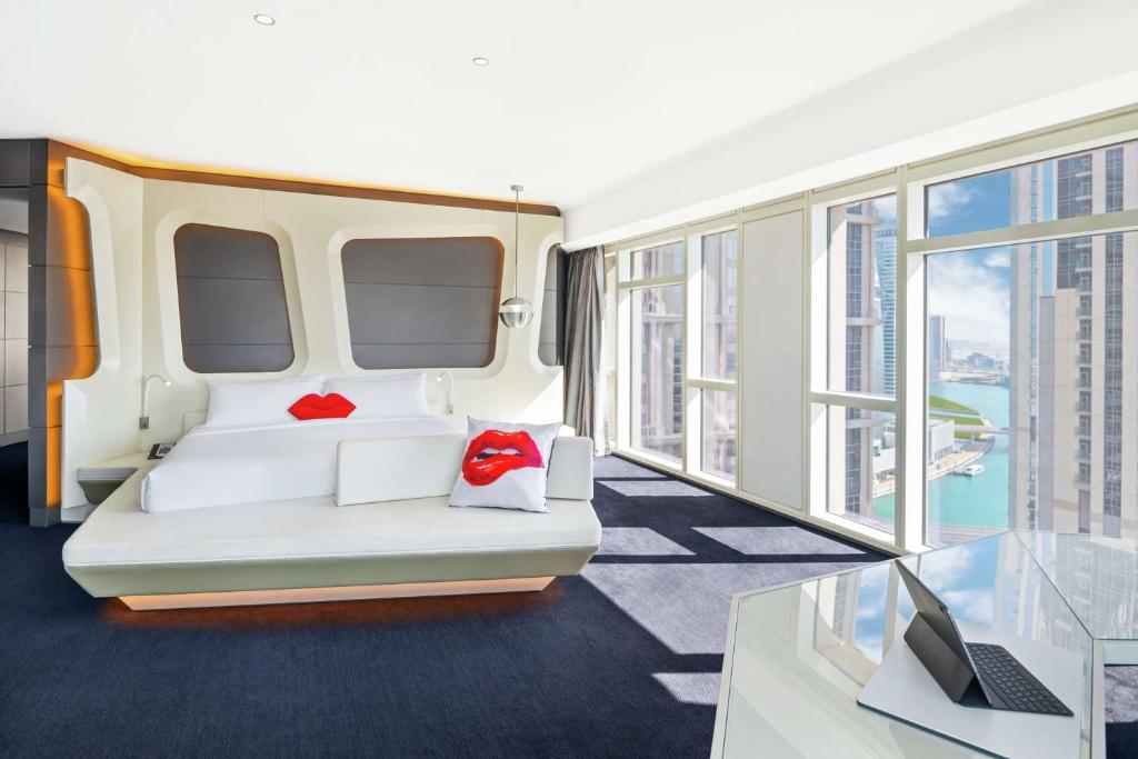 V Hotel Dubai, Curio Collection by Hilton, Дубай (город) цены