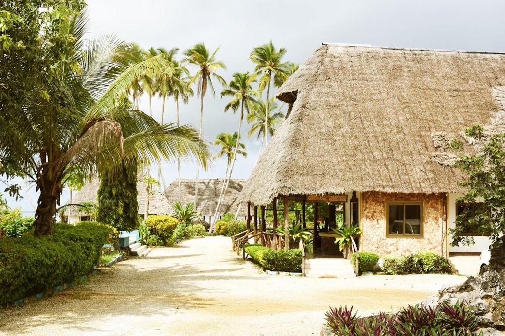 Отзывы об отеле Coconut Tree Village Beach Resort
