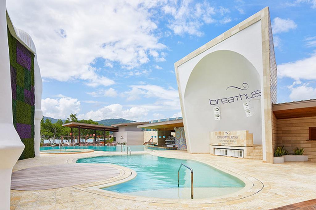 Цены в отеле Breathless Montego Bay Resort & Spa