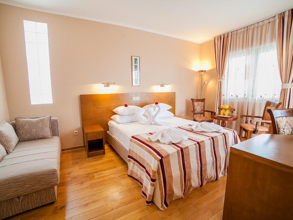 Петровац Hotel Petrovac цены