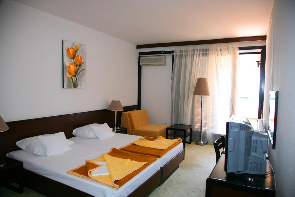 Отдых в отеле Albatros Hotel Улцинь Черногория