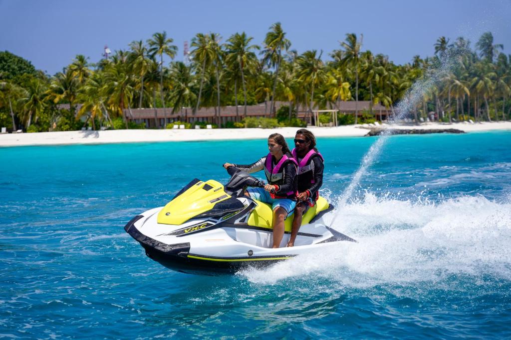 Fiyavalhu Maldives фото туристів