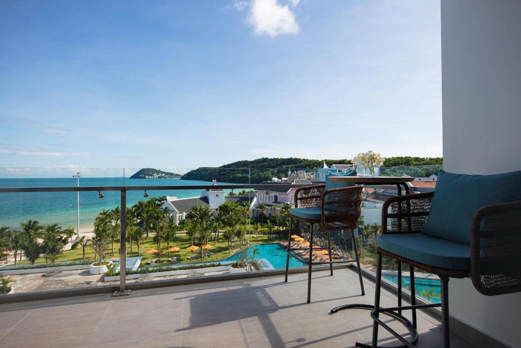 Цены в отеле Premier Residences Phu Quoc Emerald Bay