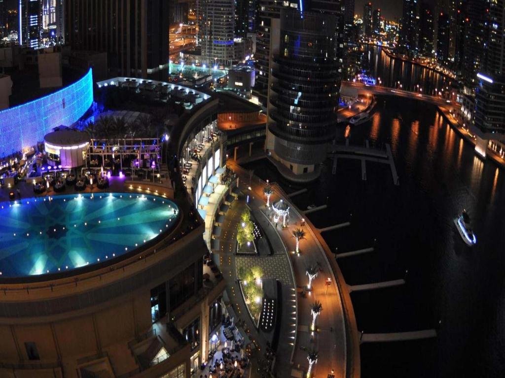 Address Dubai Marina, zdjęcia turystów