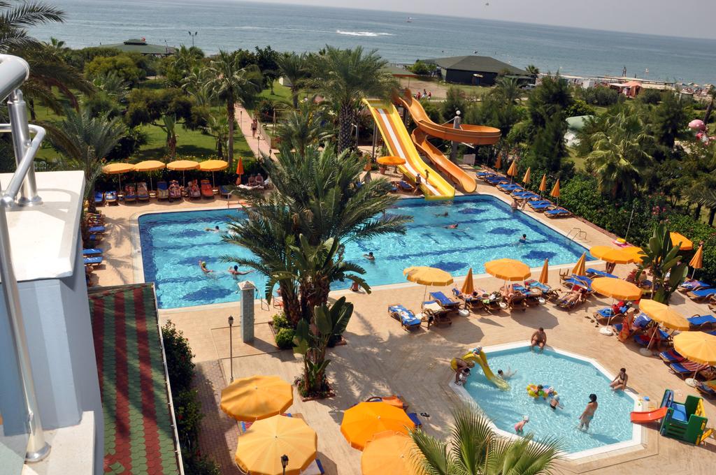 Відгуки туристів Caretta Beach Hotel