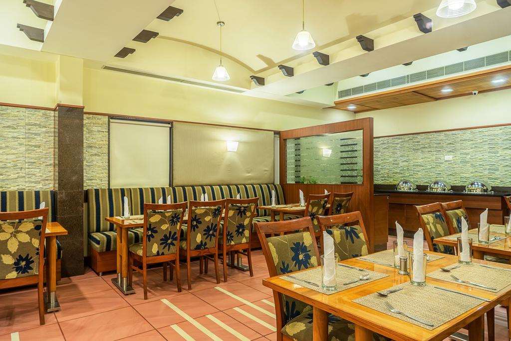 Hotel Ambassador Ahmedabad цена