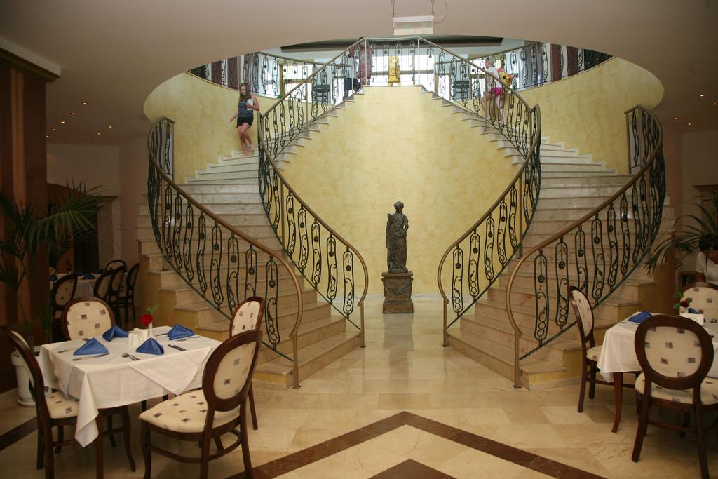 Фото готелю Marina Royal Palace