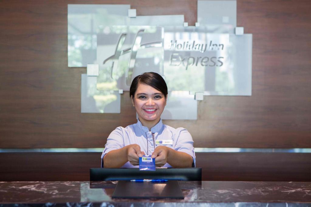 Отзывы об отеле Holiday Inn Express Jakarta International Expo