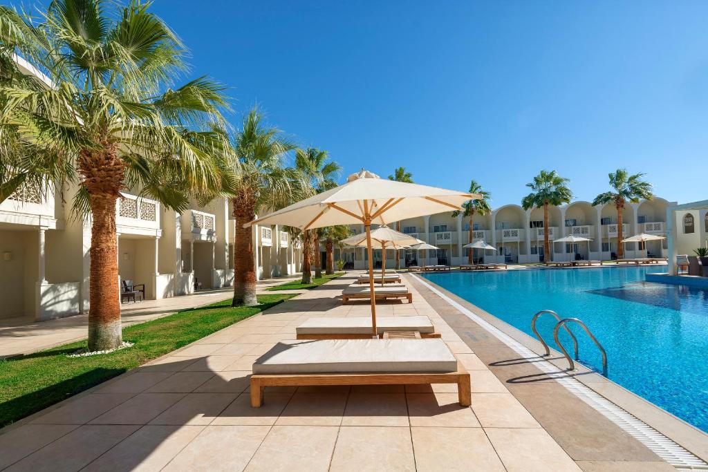 Горящие туры в отель Reef Oasis Beach Resort