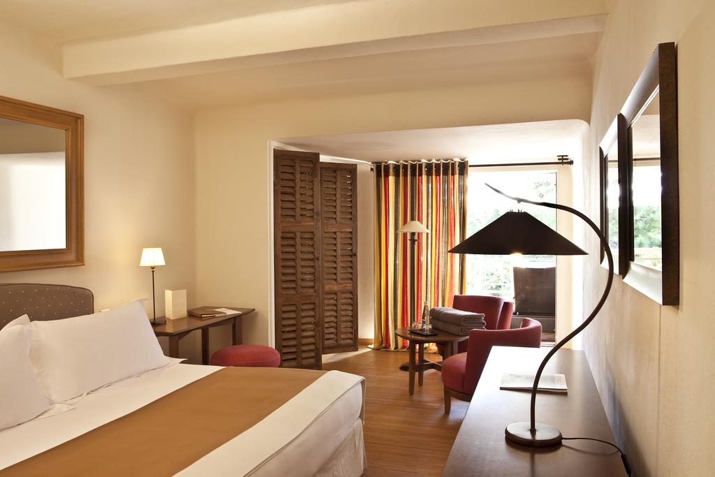 Цены в отеле Le Grand Hotel De Cala Rossa