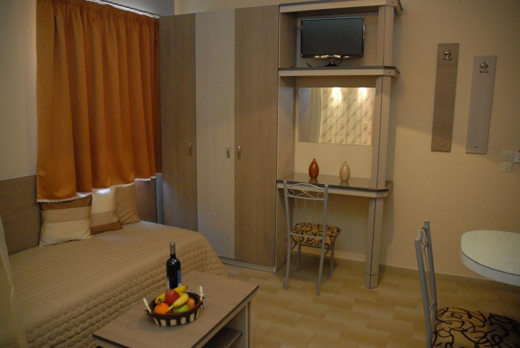 Цены в отеле Takis Hotel Apartments