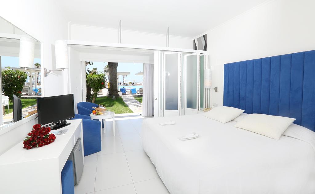 The Dome Beach Hotel Cypr ceny