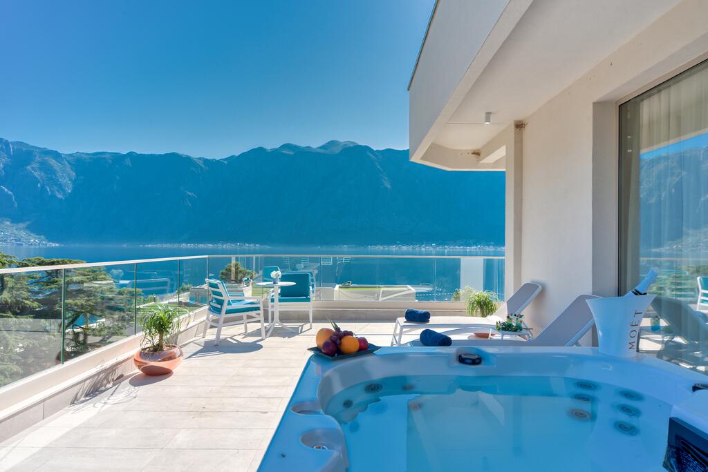 Чорногорія Blue Kotor Bay Premium Resort