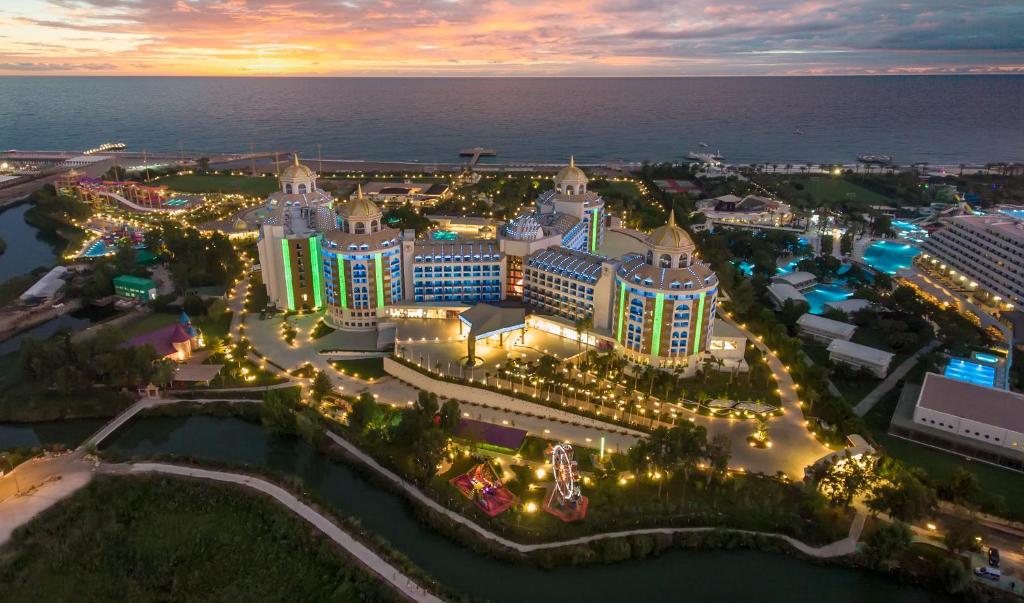 Горящие туры в отель Delphin Be Grand Resort (ex. Botanik Exclusive Resort Lara)