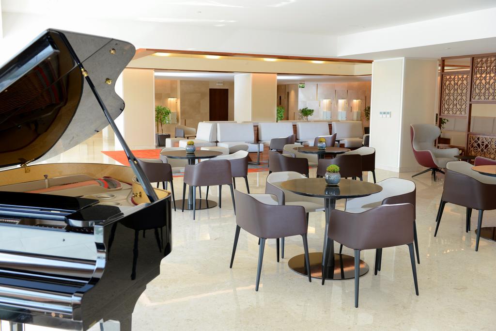 Відпочинок в готелі Crowne Plaza Hotel Muscat Маскат