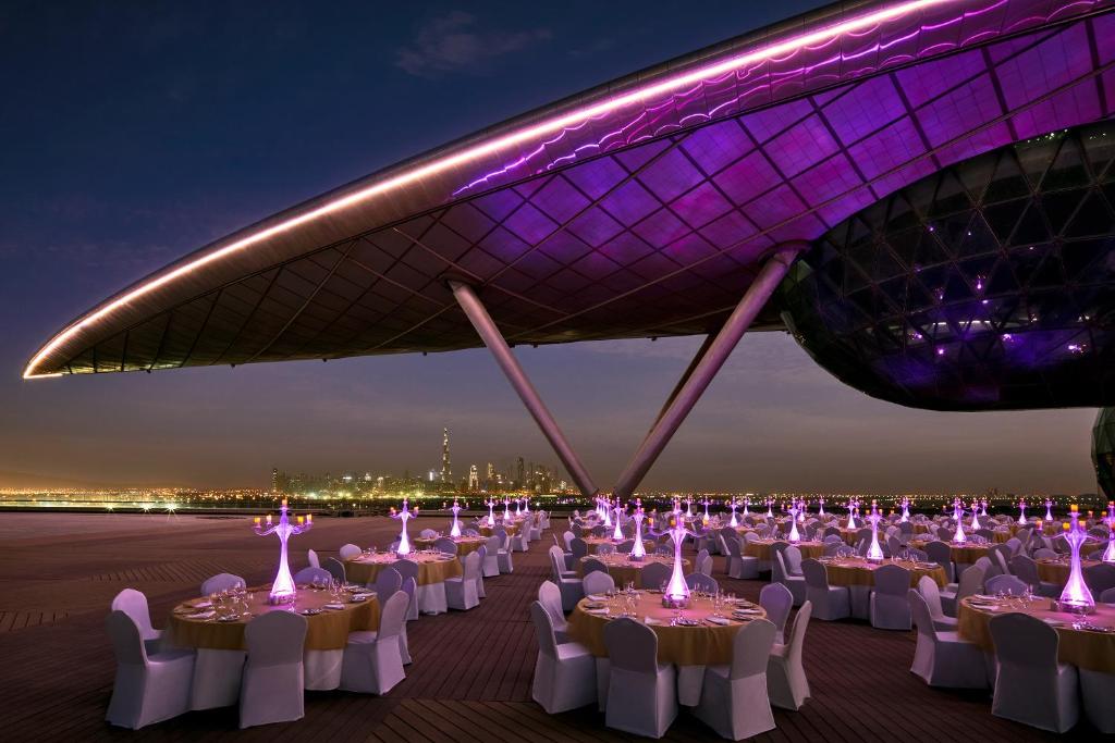 Готель, The Meydan Hotel