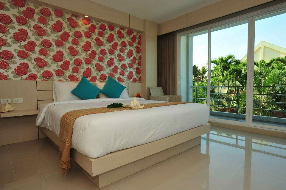 Отель, Chalong Beach Front Residence