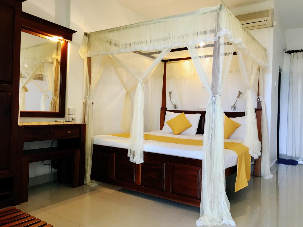 Отель, 2, Sri Gemunu Beach Resort
