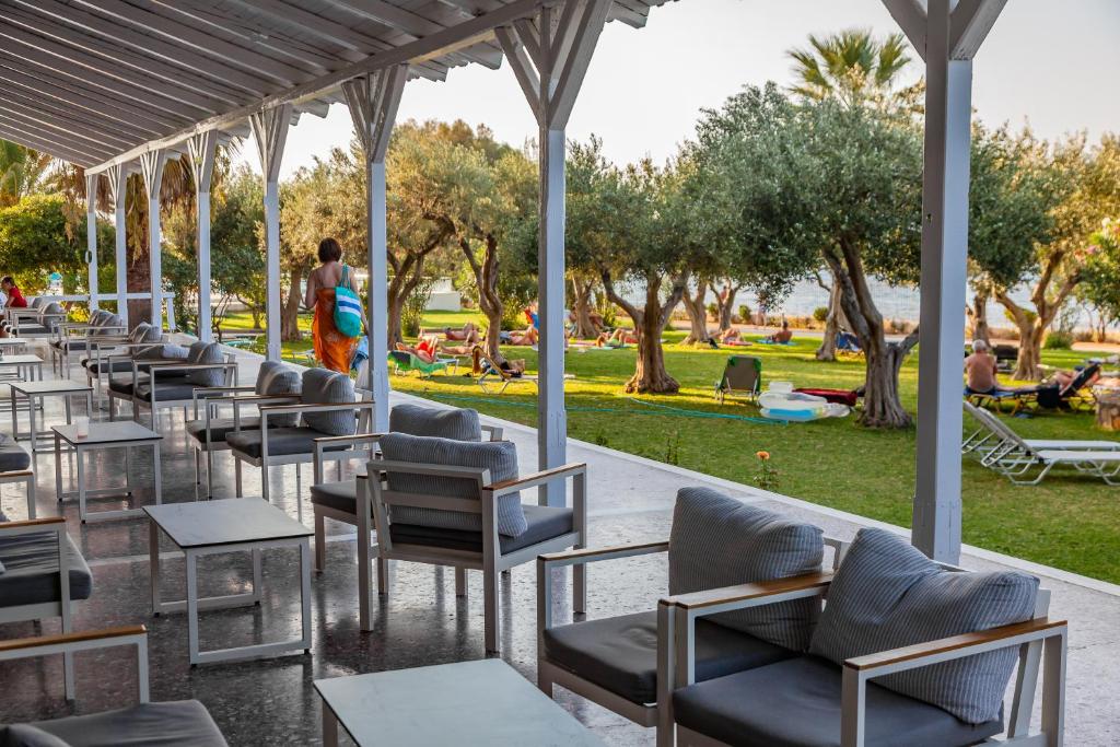 Готель, Греція, Аттика, Calamos Beach Hotel