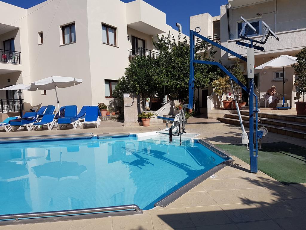 Гарячі тури в готель C&A Tourist Apts Поліс Кіпр