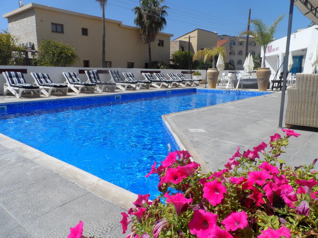 Горящие туры в отель The Palms Hotel Apts Лимассол Кипр