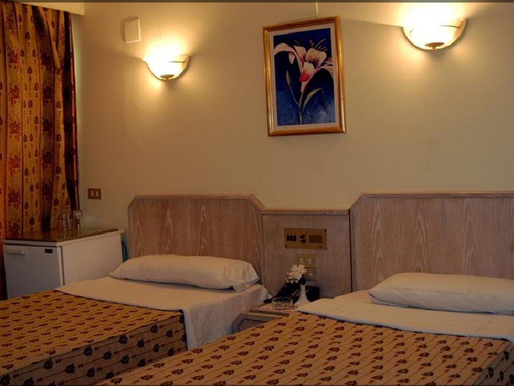 Відпочинок в готелі Emilio Luxor