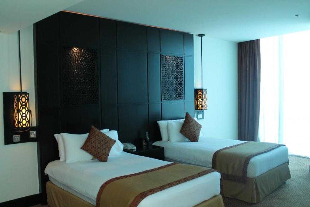 Цены в отеле Holiday Inn Al Barsha