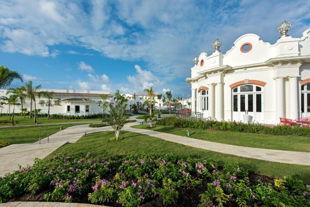 Уверо Альто, Nickelodeon Hotels & Resorts Punta Cana, APP