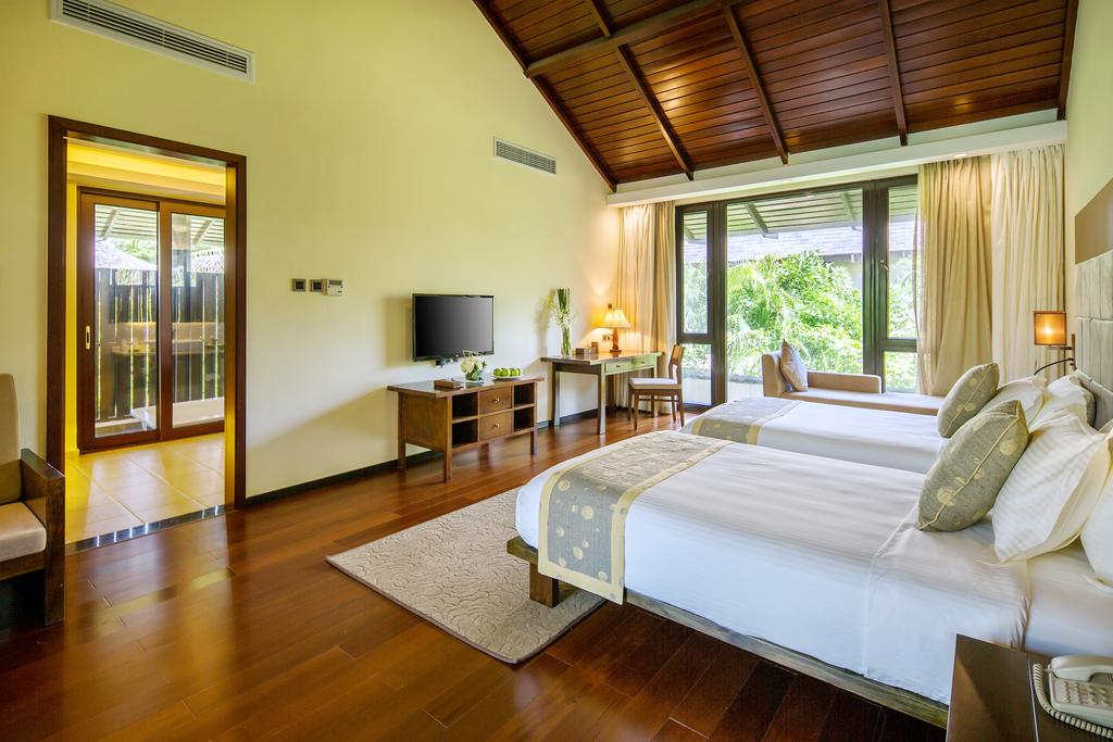 Відгуки про готелі Yalong Bay Villas & Spa