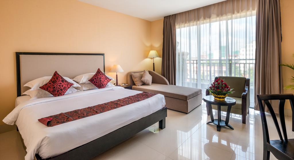 Пномпень Almond Hotel цены