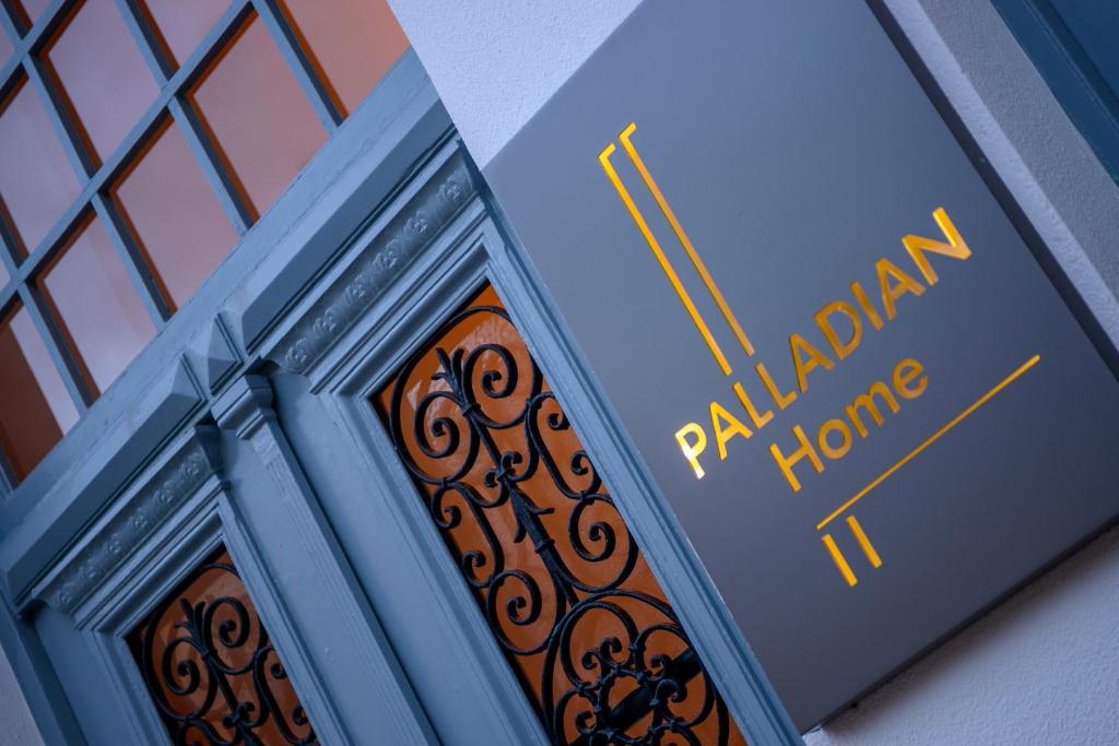 Palladian Home, фотографии