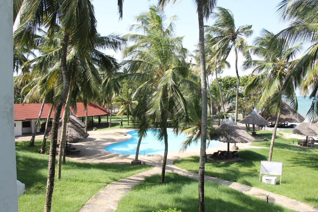 Горящие туры в отель Nyali Sun Africa Beach Hotel and Spa Момбаса